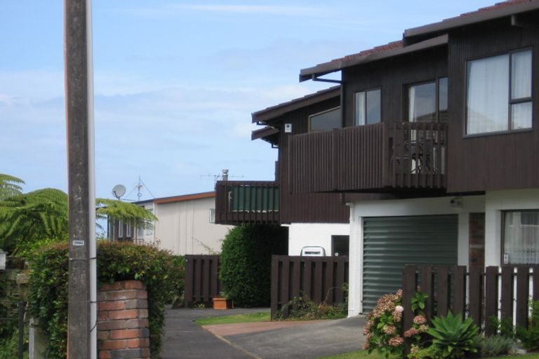 Photo of property in 4/87 Aberdeen Road, Castor Bay, Auckland, 0620