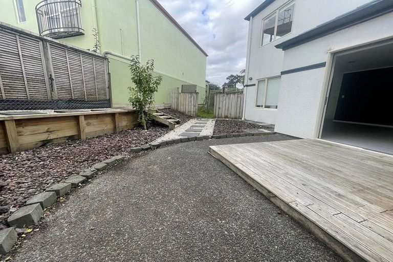 Photo of property in 3 Dainton Place, New Lynn, Auckland, 0600