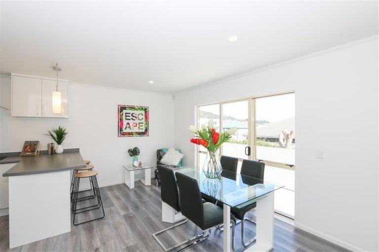 Photo of property in 2/33 Hawker Street, Mount Victoria, Wellington, 6011