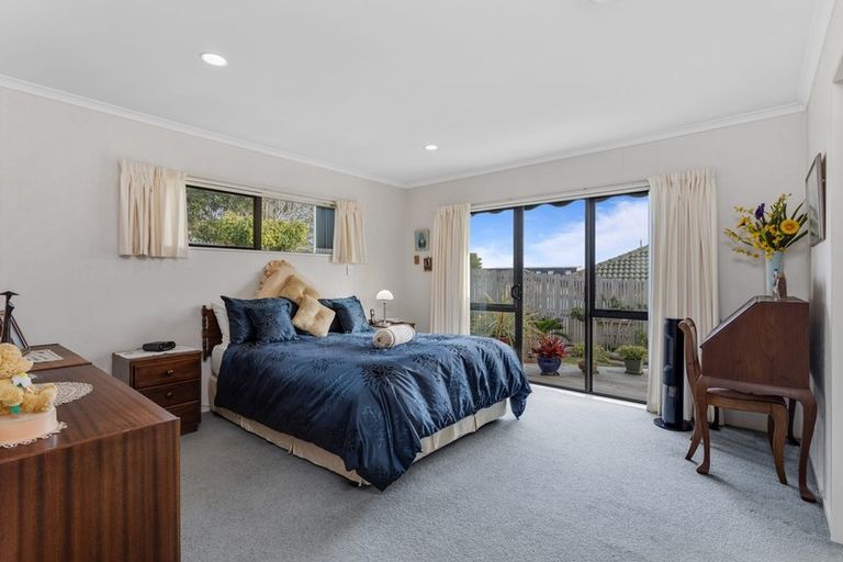 Photo of property in 56 Black Teal Close, Unsworth Heights, Auckland, 0632