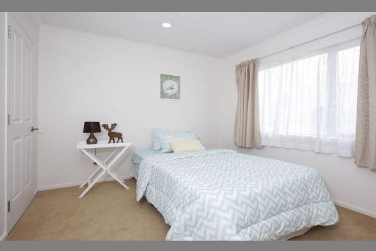 Photo of property in 10/2 Swan Hill Drive, Glen Eden, Auckland, 0602