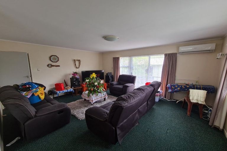 Photo of property in 77 Stewart Drive, Newlands, Wellington, 6037