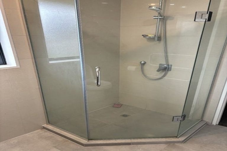 Photo of property in 8 Corrofin Drive, East Tamaki, Auckland, 2013