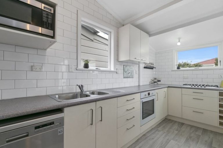 Photo of property in 6 Beach Street, Petone, Lower Hutt, 5012