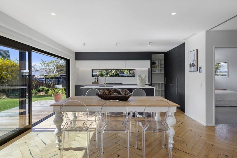 Photo of property in 17 Kingham Place, Avonhead, Christchurch, 8042