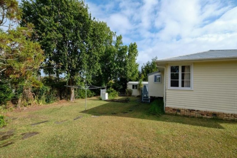 Photo of property in 26 Kirrie Avenue, Te Atatu South, Auckland, 0610