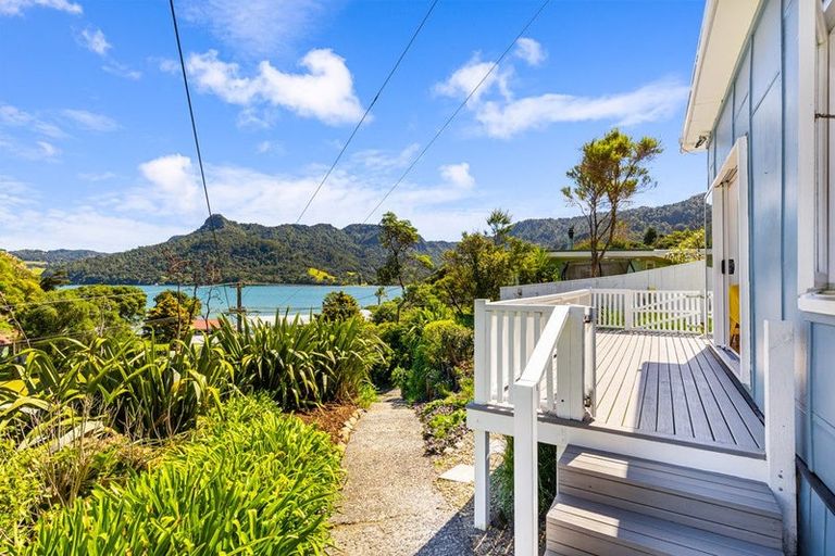 Photo of property in 18 Foster Avenue, Huia, Auckland, 0604