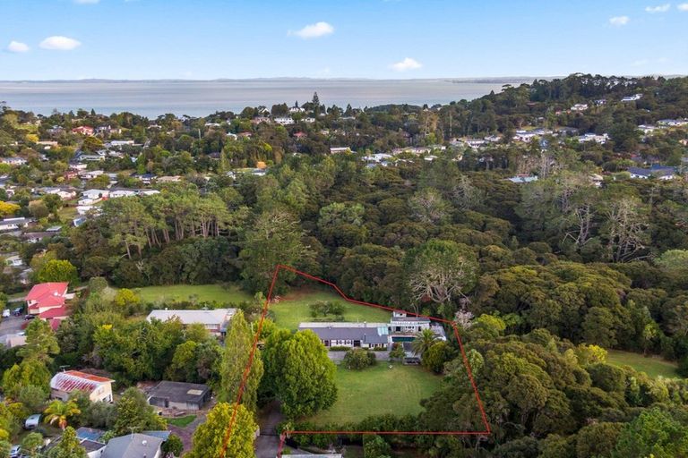 Photo of property in 166 Godley Road, Titirangi, Auckland, 0604