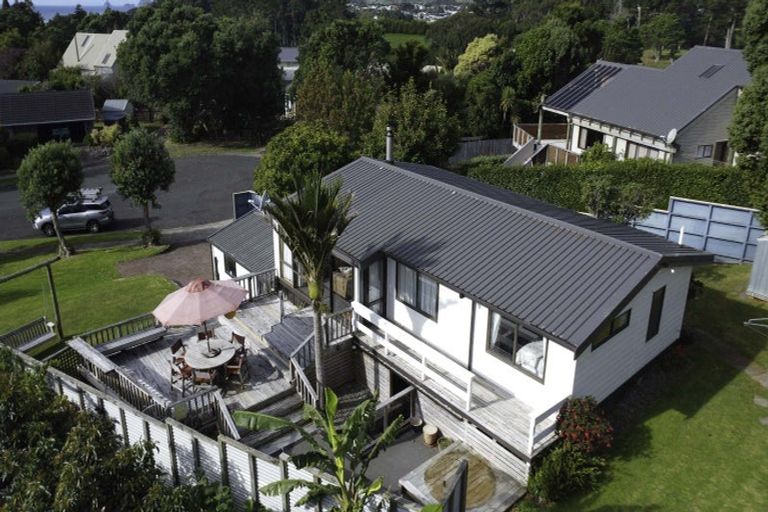 Photo of property in 10 Kaitake Place, Oakura, 4314