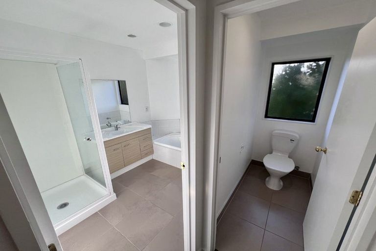 Photo of property in 1/3 Albany Highway, Unsworth Heights, Auckland, 0632