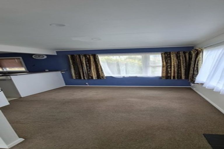 Photo of property in 72 Stewart Drive, Newlands, Wellington, 6037