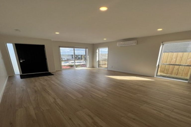 Photo of property in 47 Pohewa Road, Silverdale, 0932