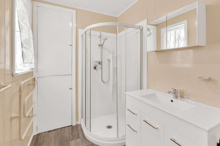 Photo of property in 20 Bear Street, Waverley, 4510