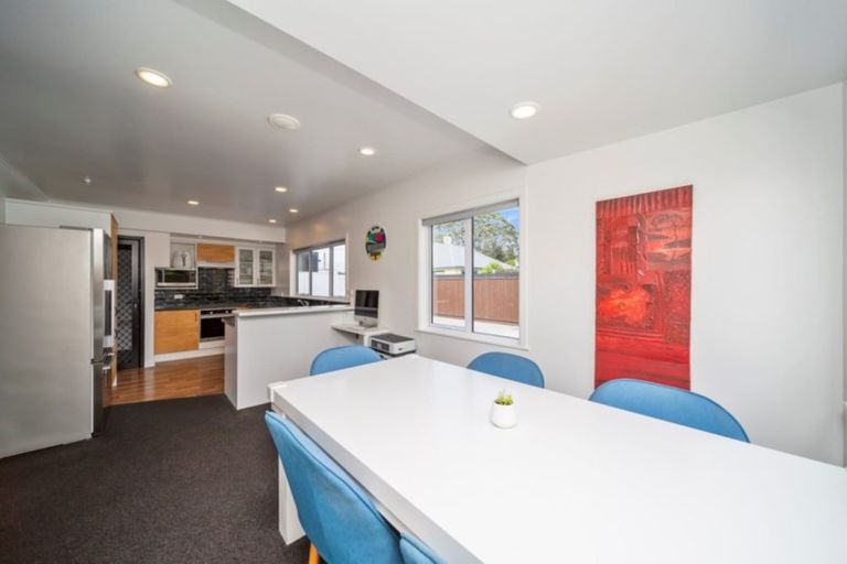 Photo of property in 32 Wallath Road, Westown, New Plymouth, 4310