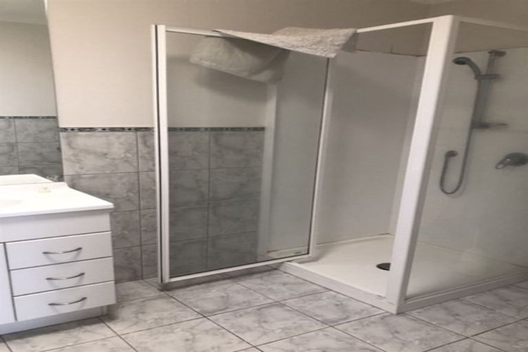 Photo of property in 14 Corta Bella Place, Golflands, Auckland, 2013