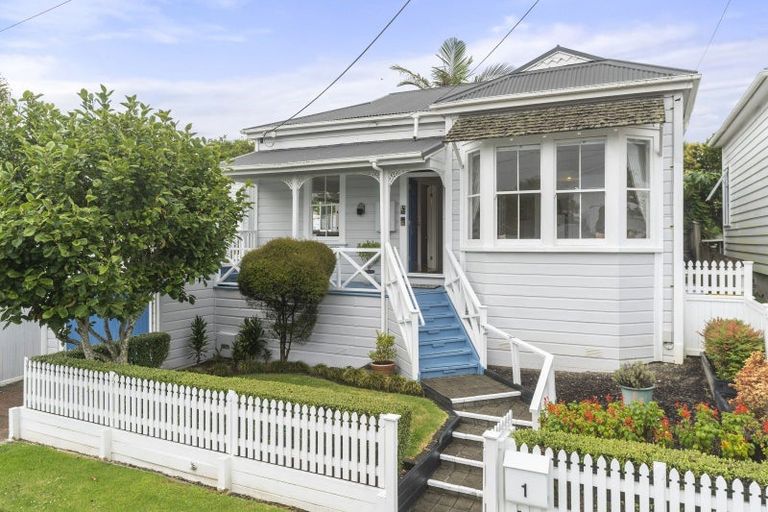 Photo of property in 1 St Leonards Road, Devonport, Auckland, 0624