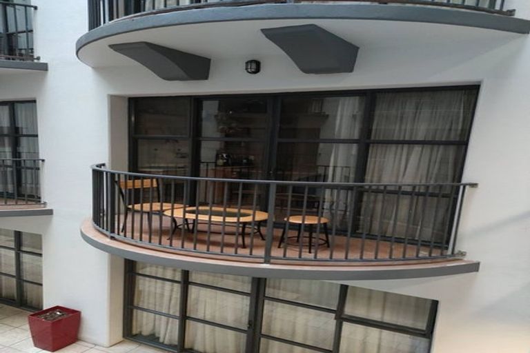 Photo of property in Atrium Apartments, 2i/154 The Terrace, Wellington Central, Wellington, 6011