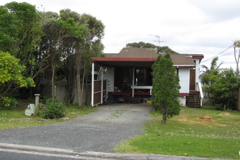 Photo of property in 1422 Whangaparaoa Road, Army Bay, Whangaparaoa, 0930