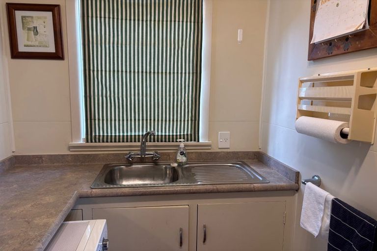 Photo of property in 10 Barberry Grove, Maungaraki, Lower Hutt, 5010