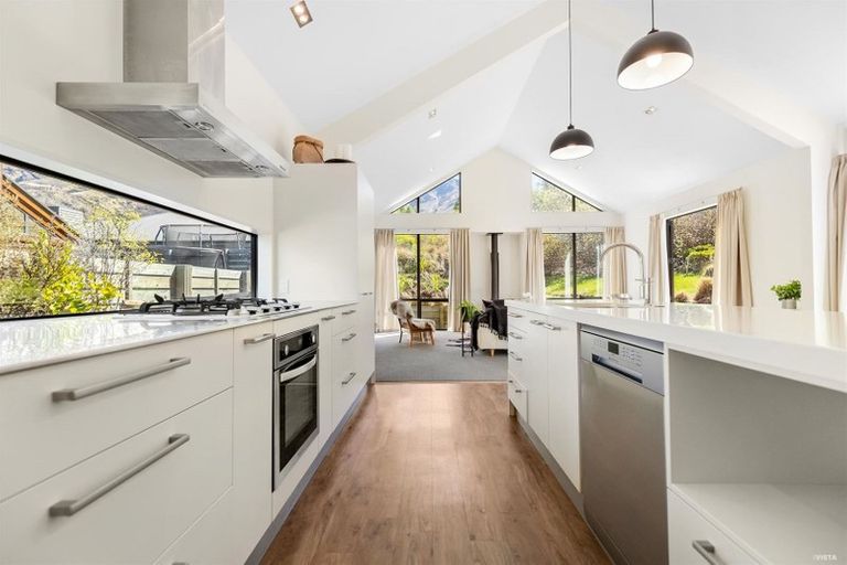 Photo of property in 16 Harrys Close, Arthurs Point, Queenstown, 9371