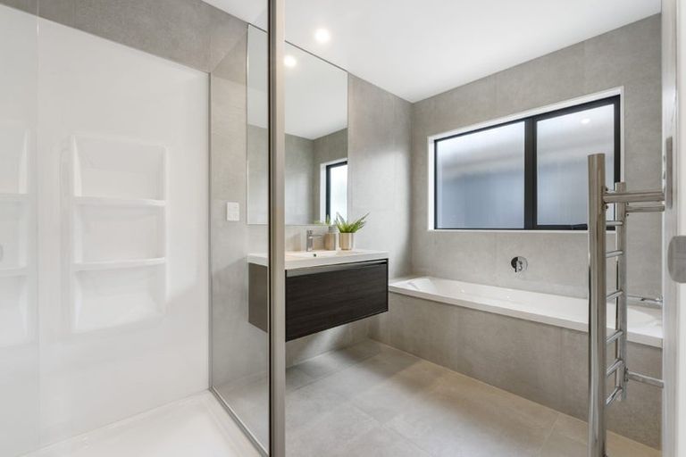 Photo of property in 121 Waituarua Drive, Takanini, Auckland, 2112