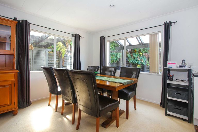 Photo of property in 1/18 Teviot Place, Totara Vale, Auckland, 0629