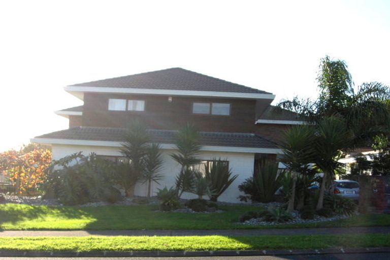 Photo of property in 4 Lemonwood Place, The Gardens, Auckland, 2105