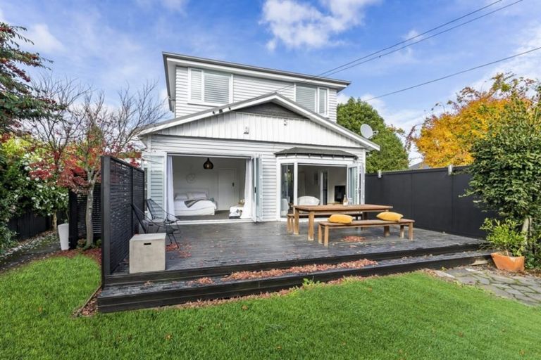Photo of property in 64 Jeffreys Road, Fendalton, Christchurch, 8052