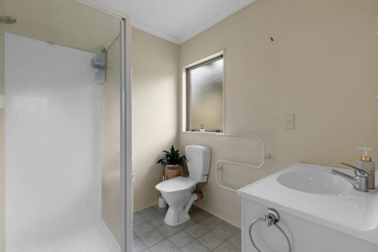 Photo of property in 6 Reybert Place, Massey, Auckland, 0614