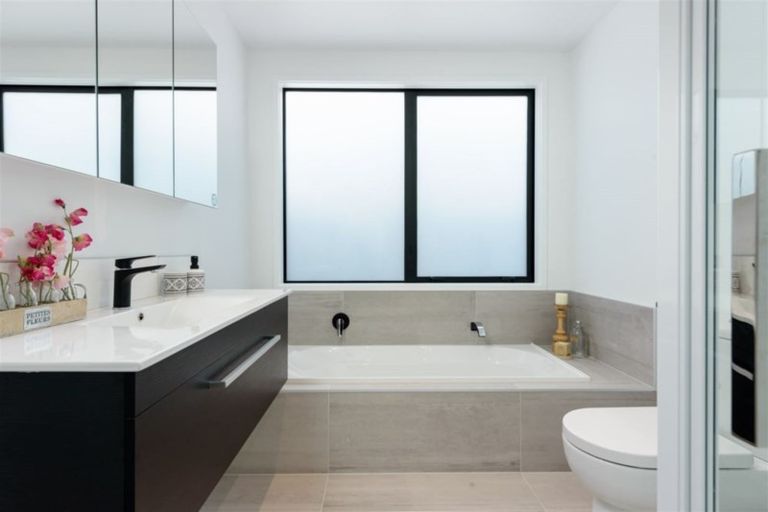 Photo of property in 5 Makura Drive, Papamoa Beach, Papamoa, 3118