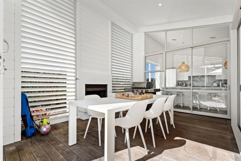 Photo of property in 15 Kewai Street, Omaha, 0986