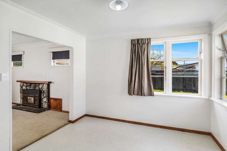 Photo of property in 15 Mako Mako Road, Levin, 5510