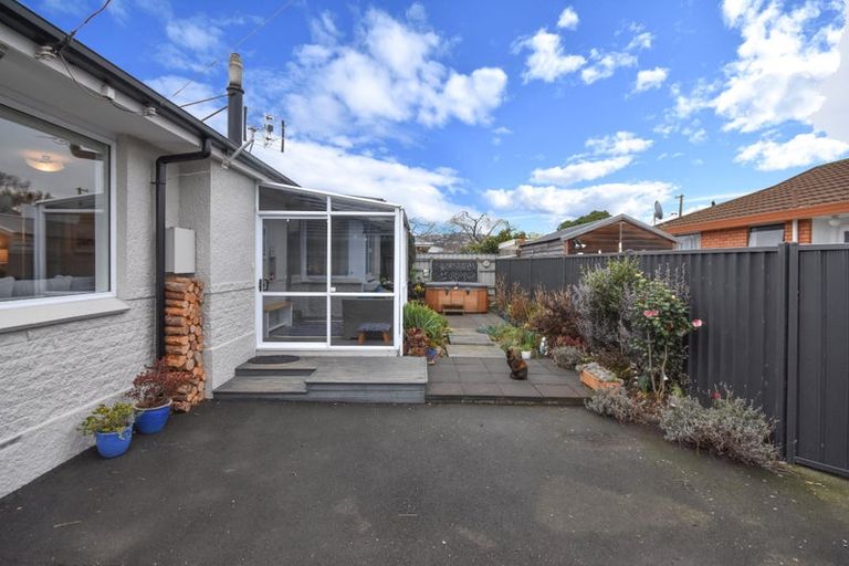 Photo of property in 141 Macandrew Road, South Dunedin, Dunedin, 9012