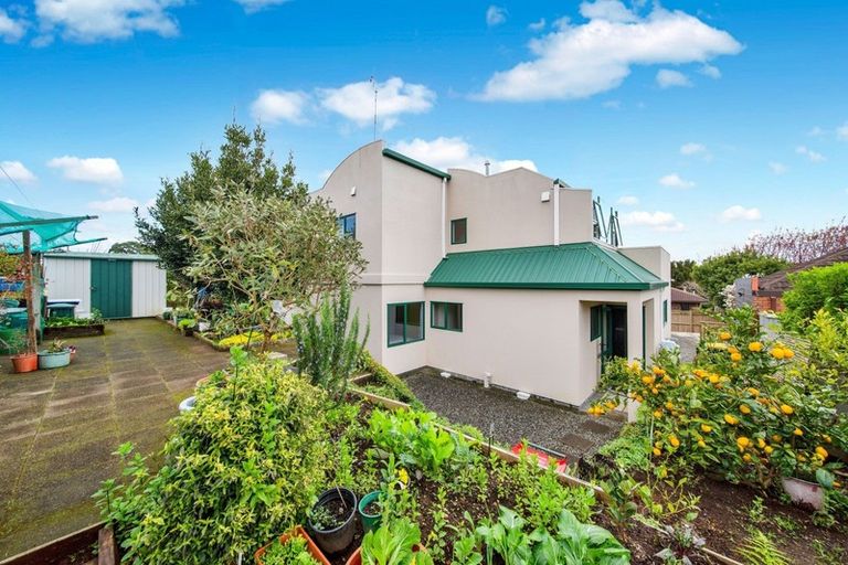 Photo of property in 50a Karina Road, Merrilands, New Plymouth, 4312