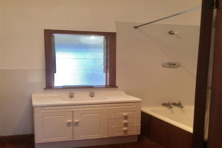 Photo of property in 137 Seabrook Avenue, New Lynn, Auckland, 0600