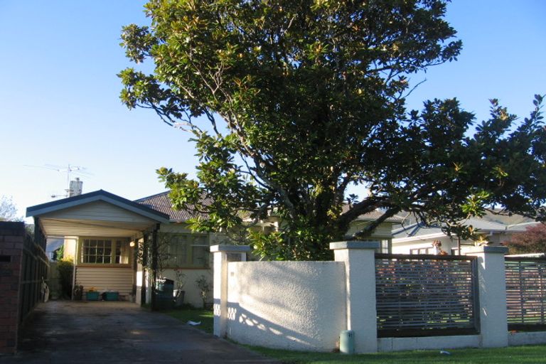 Photo of property in 2/22 Kauri Street, Woburn, Lower Hutt, 5011
