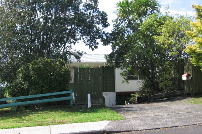 Photo of property in 22 Pokapu Street, Titirangi, Auckland, 0600