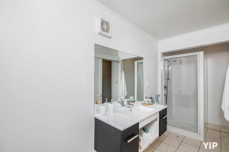 Photo of property in 44 Colchester Crescent, Newlands, Wellington, 6037