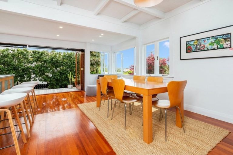 Photo of property in 11 Sunny Brae Crescent, Westmere, Auckland, 1022