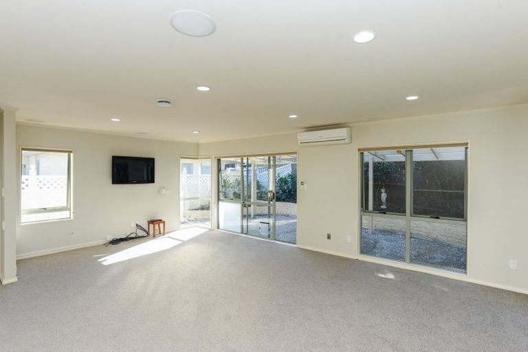 Photo of property in 1/217 Mcleod Street, Camberley, Hastings, 4120