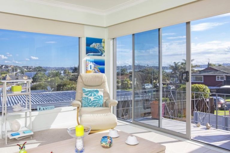 Photo of property in 2/86 Takutai Avenue, Half Moon Bay, Auckland, 2012