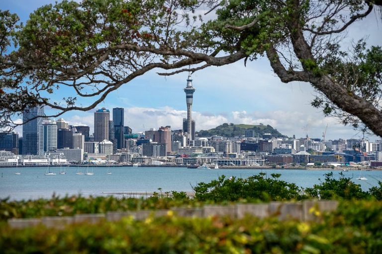 Photo of property in 2/81 Sylvan Avenue, Northcote, Auckland, 0627