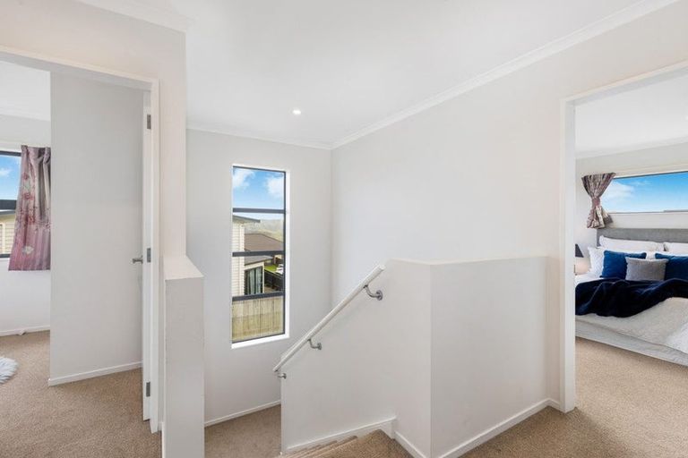 Photo of property in 7a Sandino Place, Grenada Village, Wellington, 6037