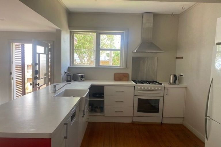 Photo of property in 89 Walmer Road, Point Chevalier, Auckland, 1022
