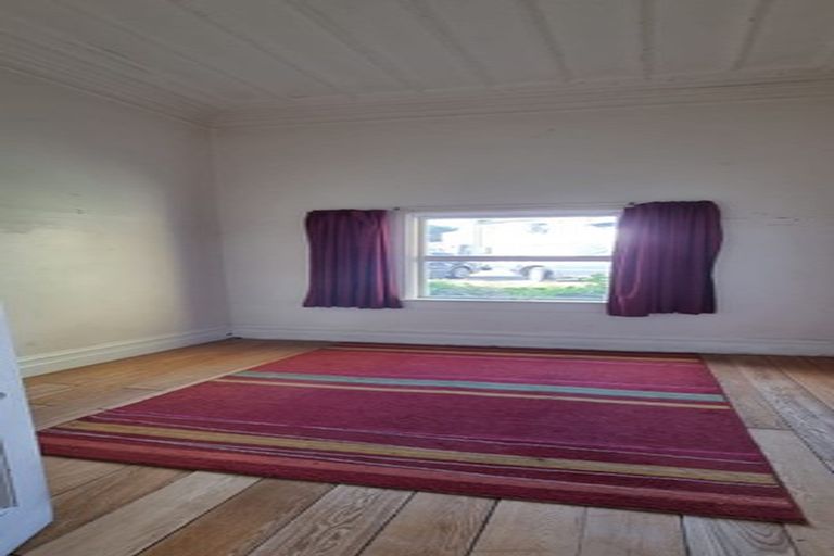 Photo of property in 80 Shakespeare Road, Bluff Hill, Napier, 4110