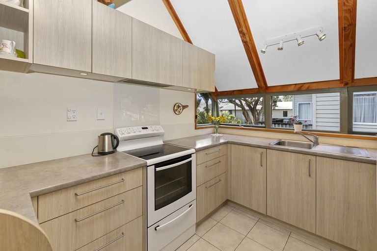 Photo of property in 15 Domain Crescent, Muriwai, Waimauku, 0881