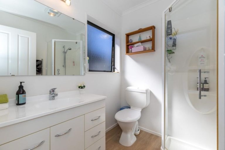 Photo of property in 104 Ayrshire Drive, Grandview Heights, Hamilton, 3200