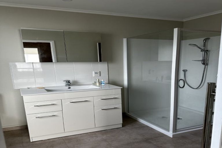 Photo of property in 12 Halberg Street, Papakura, 2110