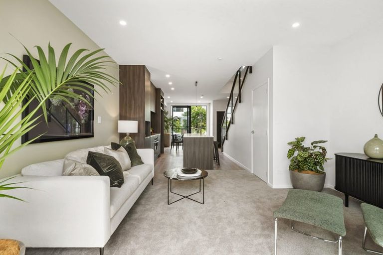 Photo of property in 2/19 Windlass Street, Long Bay, Auckland, 0630