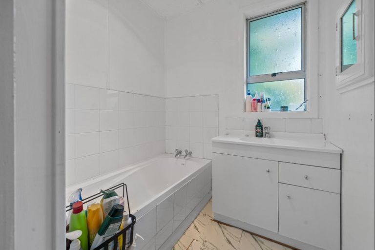 Photo of property in 132 Pioneer Road, Moturoa, New Plymouth, 4310